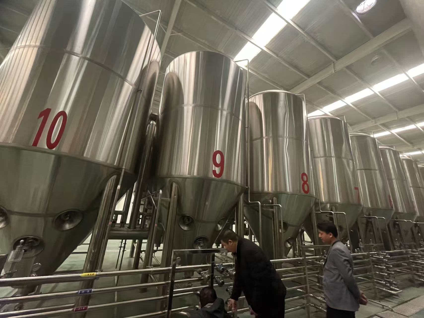 西市精酿啤酒设备厂—平面布置、设备设计、制造、调试、培训等一条龙服务